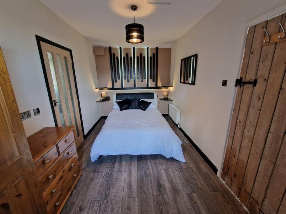 אברגאבני Swallows Nest Guest House - With Hot Tub מראה חיצוני תמונה